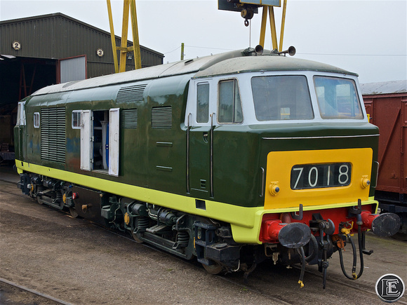 D7018, "Class 35", Hymek